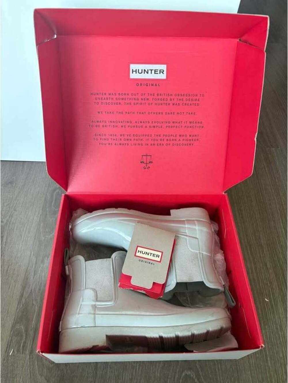 Hunter Womens Chelsea Refind Rainboots Docker Light  Gray Gloss Slim Fit Rubber